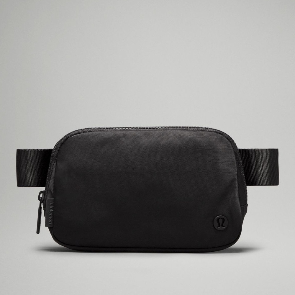 Lululemon Everywhere belt bag 1L